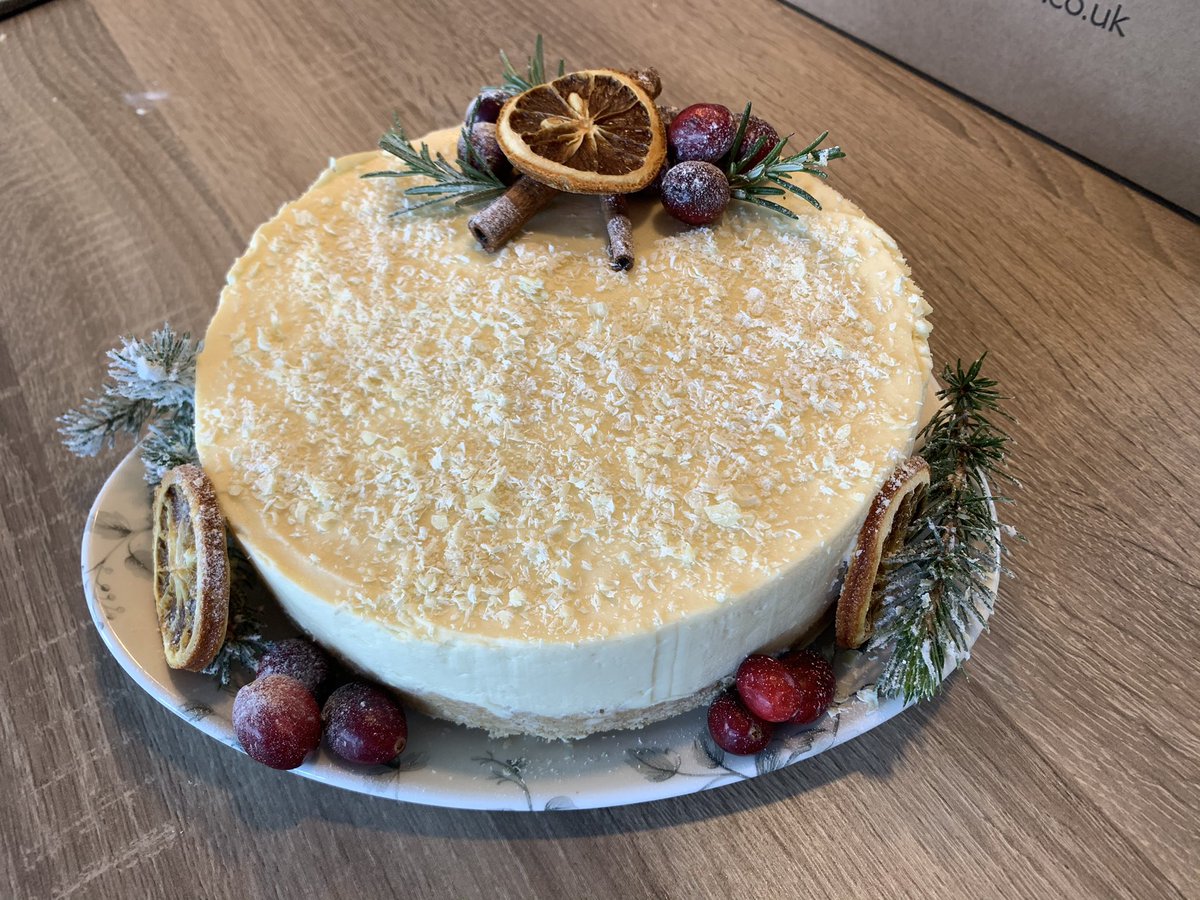 white chocolate &amp; Christmas gin infused cheesecake ... lush 🎄
