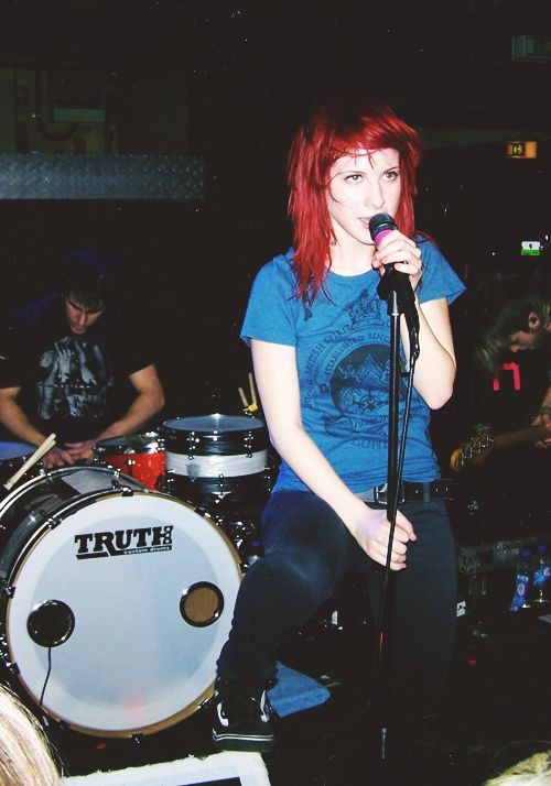 Happy Birthday Hayley Williams I love u girl. 