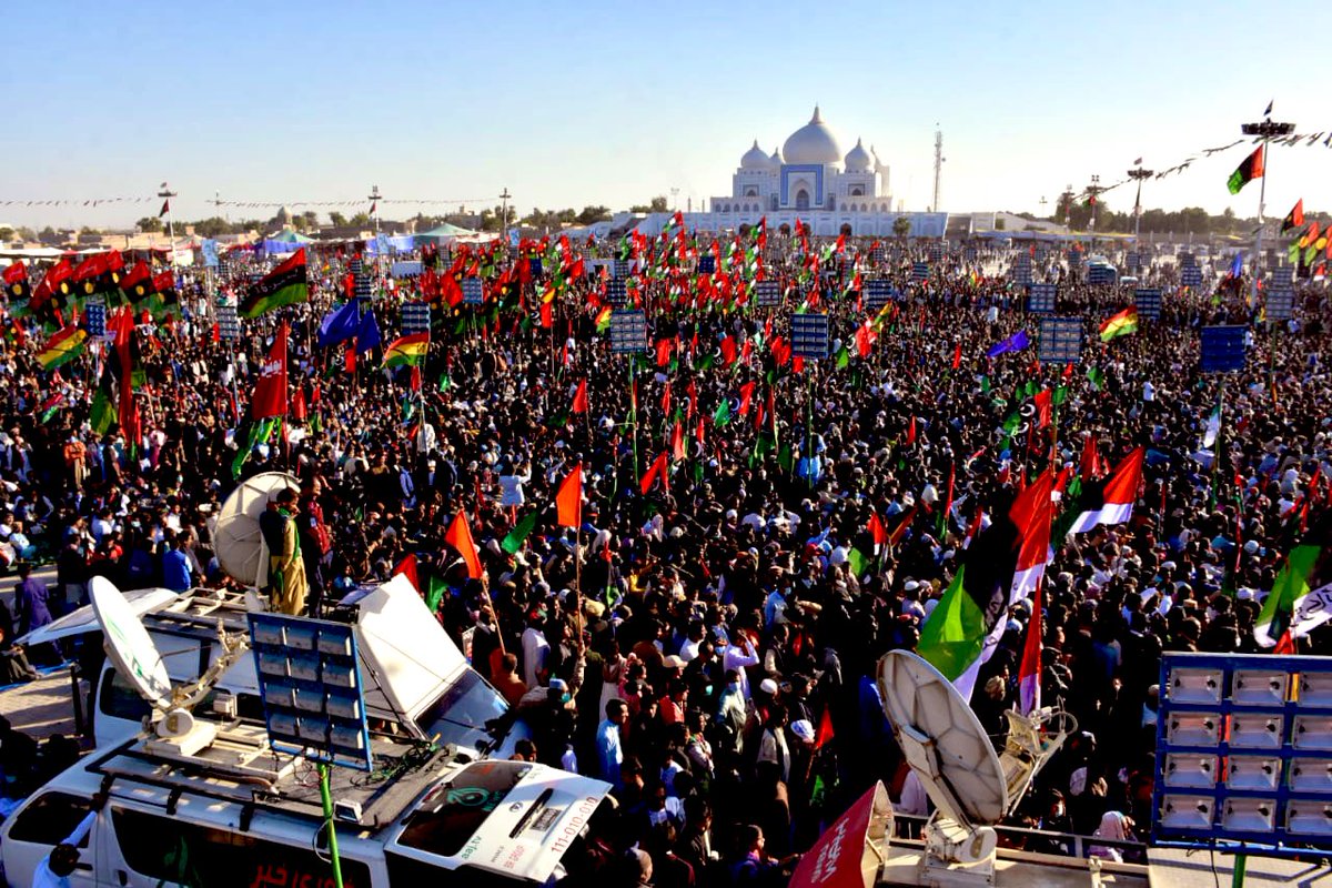 BBhuttoZardari's tweet photo. Mohtarma Benazir Bhutto shaheed ko Garhi Khuda Bux ka surkh salaam. #ShukriyaLarkano https://t.co/mkjgQN9LFk