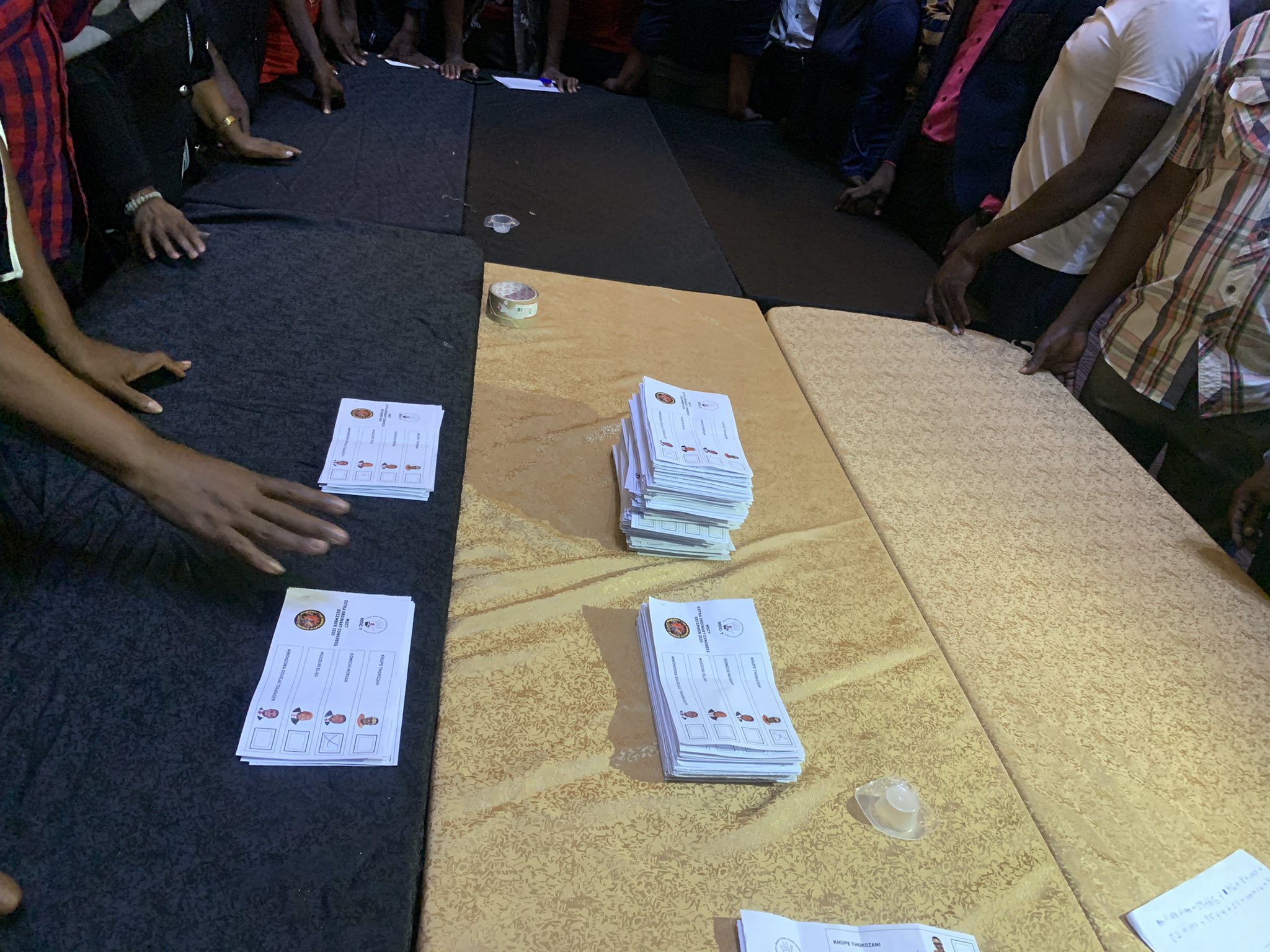 ballot piles for MDC T president