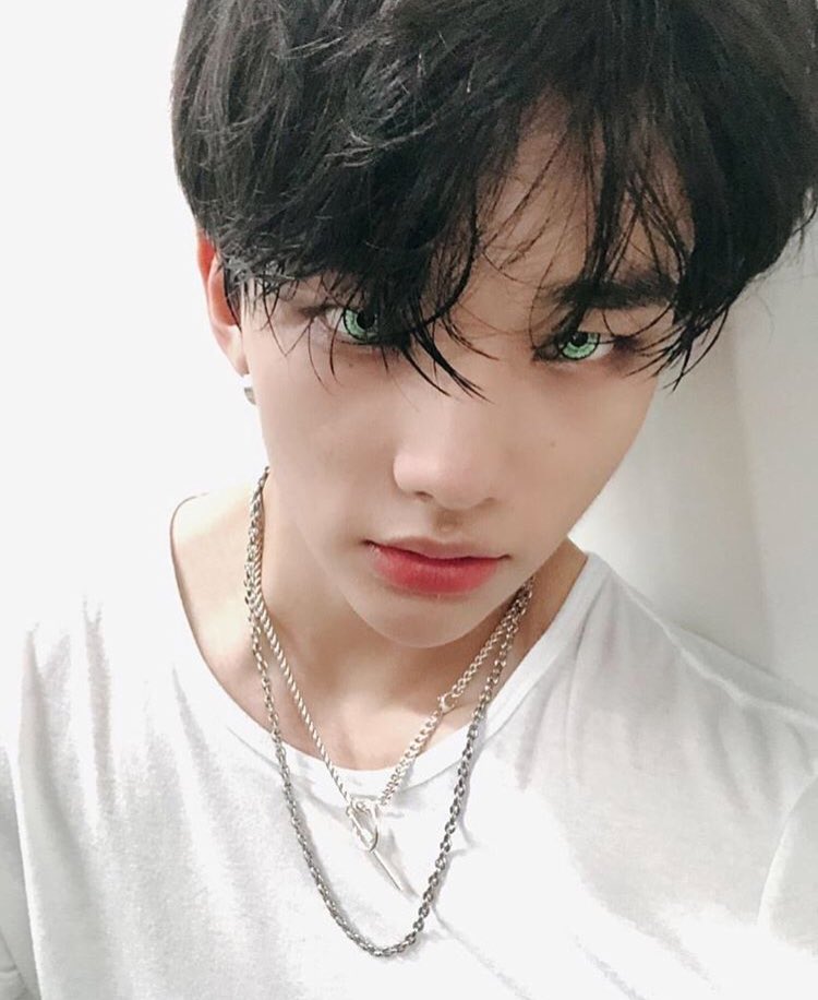  #Hyunjin with contacts ; a thread