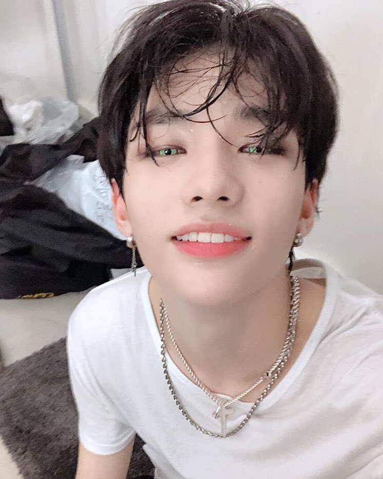  #Hyunjin with contacts ; a thread