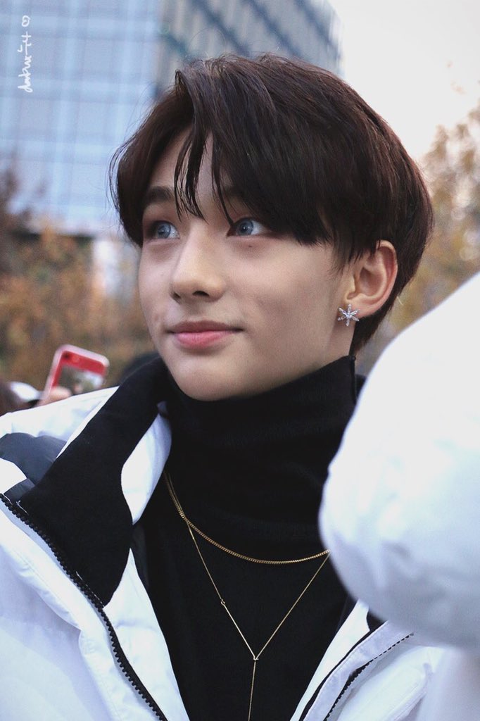  #Hyunjin with contacts ; a thread
