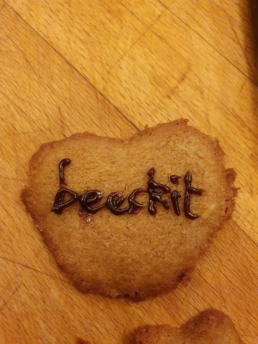 Words_and_Wins's tweet image. Although multicultural &amp;amp; foreign language loving, my English born kids take great pleasure in making fun of my husband's Scottish and my Polish accent. They even made a biscuit with a generic East European pronunciation.
"Would you like a beeskit, Mum?" 😄🥰
#multiculturalfamily