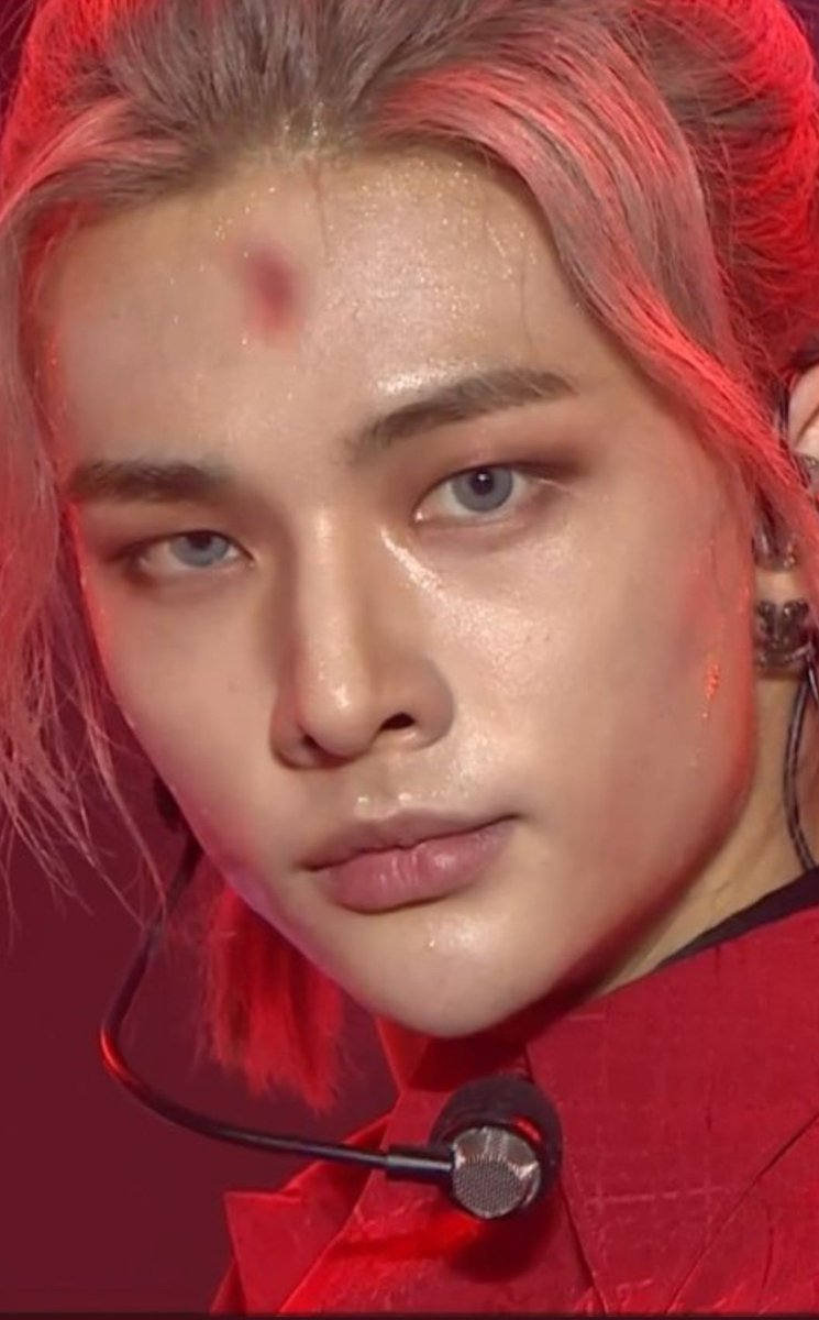  #Hyunjin with contacts ; a thread