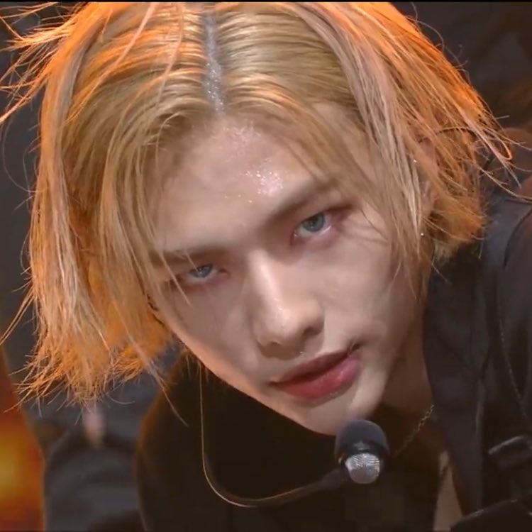  #Hyunjin with contacts ; a thread