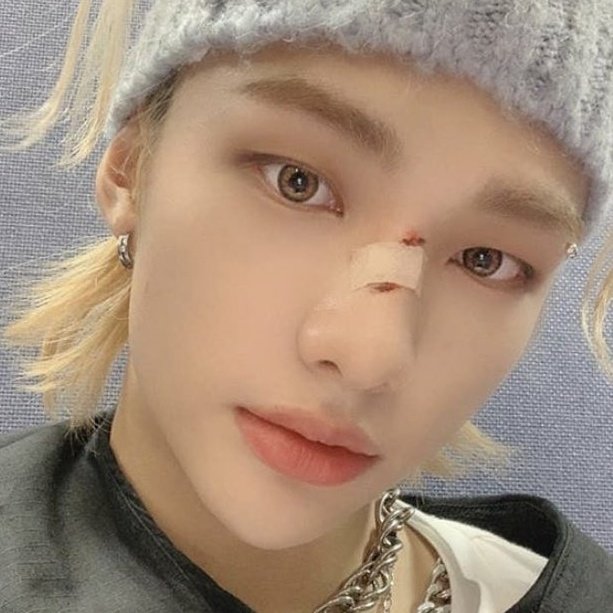  #Hyunjin with contacts ; a thread