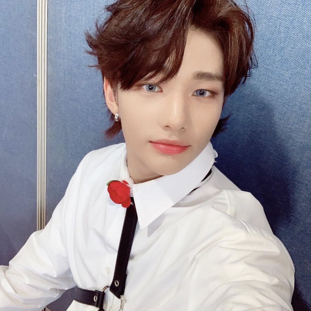  #Hyunjin with contacts ; a thread