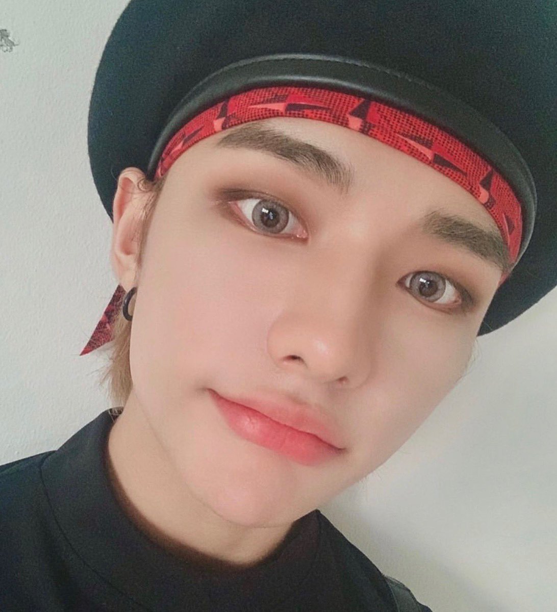  #Hyunjin with contacts ; a thread