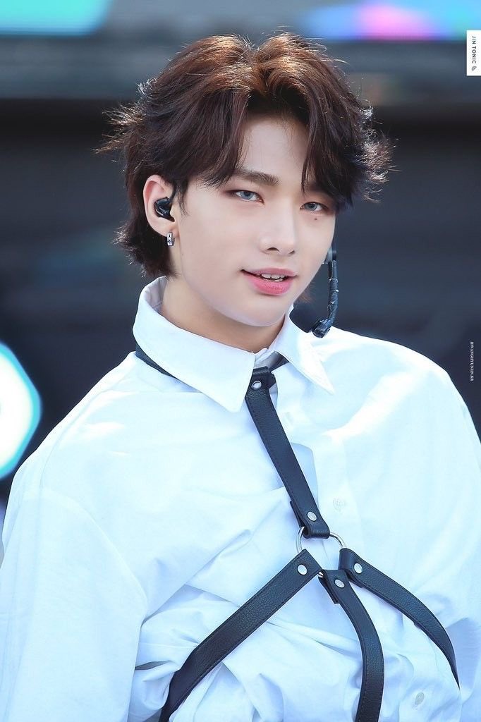  #Hyunjin with contacts ; a thread