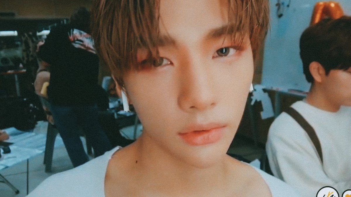  #Hyunjin with contacts ; a thread