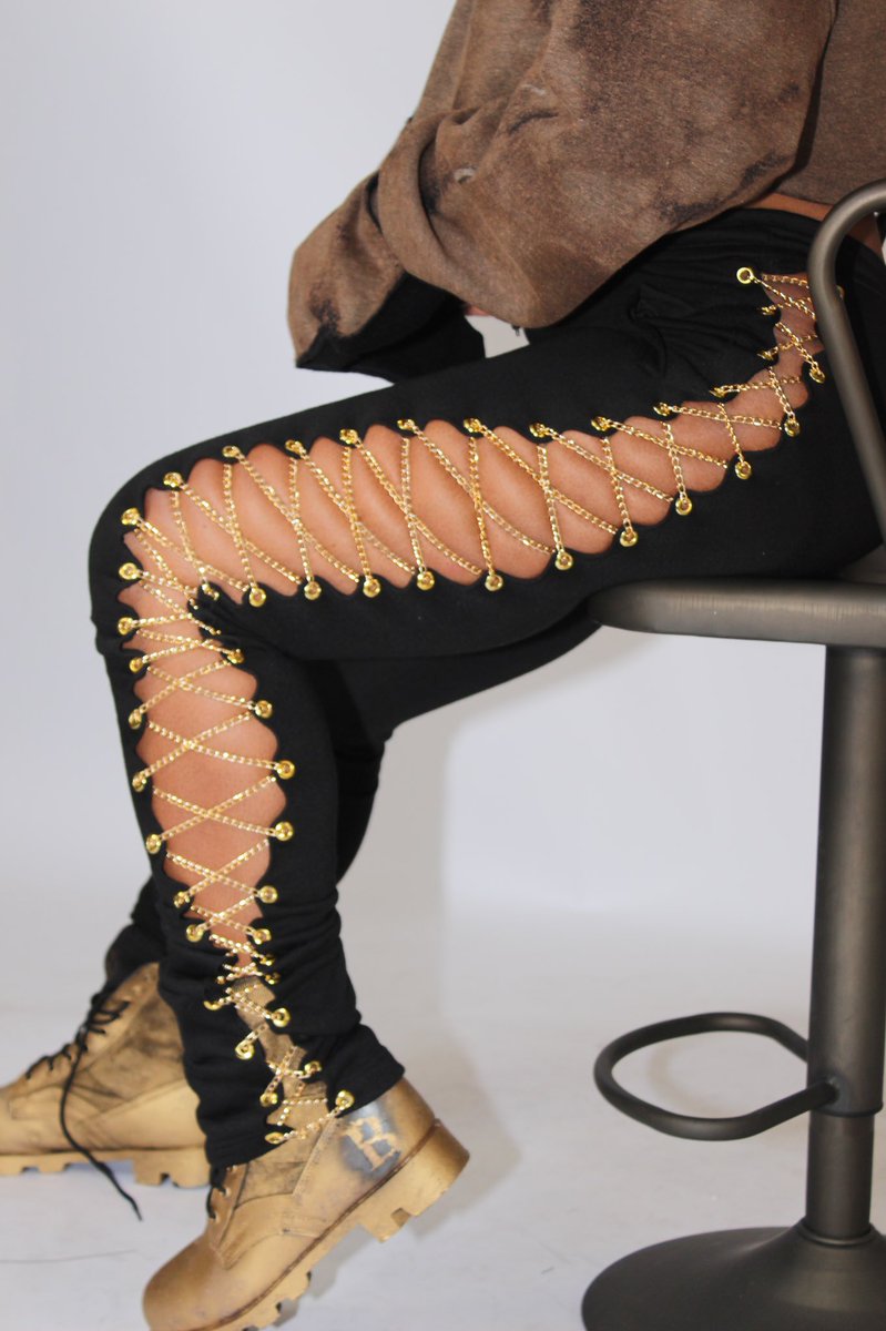 bussethebrand's tweet photo. Introducing our “B Fierce” Stacked Sweatpants w/Chained Lace ✨ This product is very comfortable with 2 front pockets. Excellent for going out or just a casual day! Check it out on our website‼️👉🏾  https://t.co/REQvu5RTSd  Catch our 15% off hoodie sale while you’re at it 💛. https://t.co/rqD195Kvr2