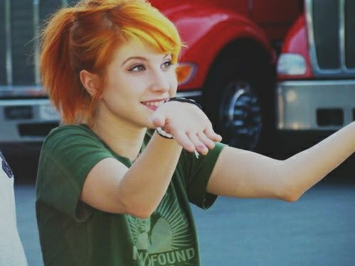 Happy birthday Hayley Williams, I love you with all my heart <3 