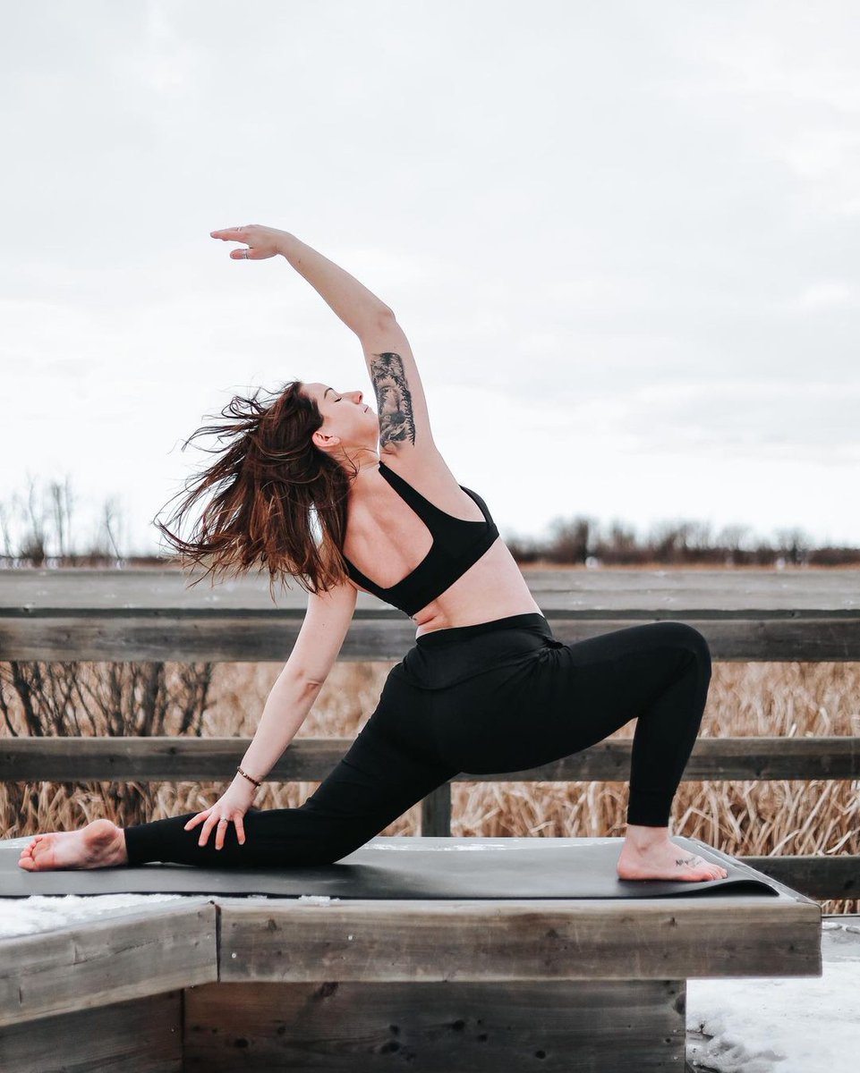 livelokai's tweet photo. New Year's Resolution: Find balance by prioritizing physical and mental wellness. π§π»ββοΈπ§πΎββοΈ #SaturdayStacks πΈ: @yogabylindsay https://t.co/No2uTATSF4
