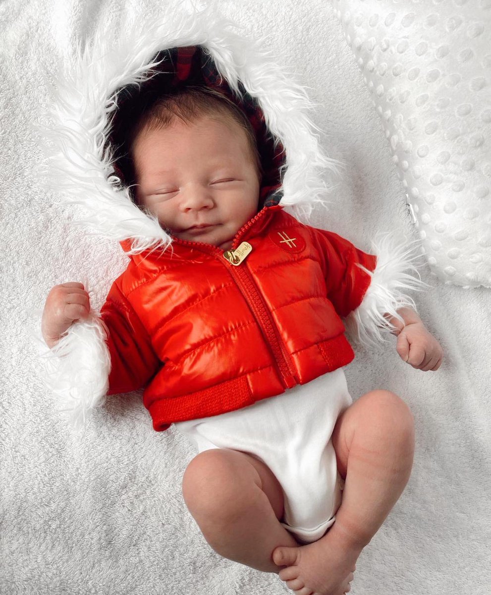 My cute lil Santa 🎅🏼🤍♥️