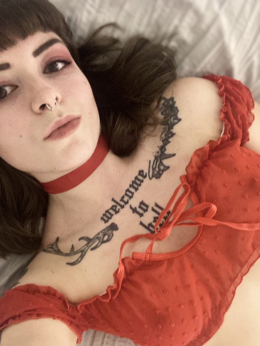 today&rsquo;s outfit ❤️I feel like a doll https://t.co/lXyKvHJqaR