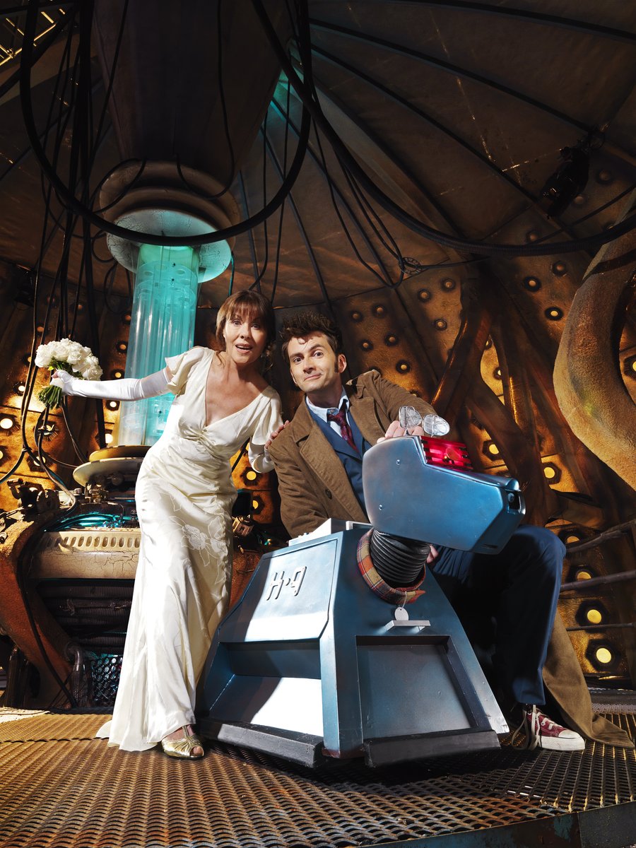  #TwelveDaysOfTARDISInteriors day 4Doctor Who and Death Comes to TenThe final scene of the End of Time part two showing one of the columns collapsing.And as a bonus a lovely Radio Times shot from the Wedding of Sarah Jane - the last recording on the set during Tennant's era.