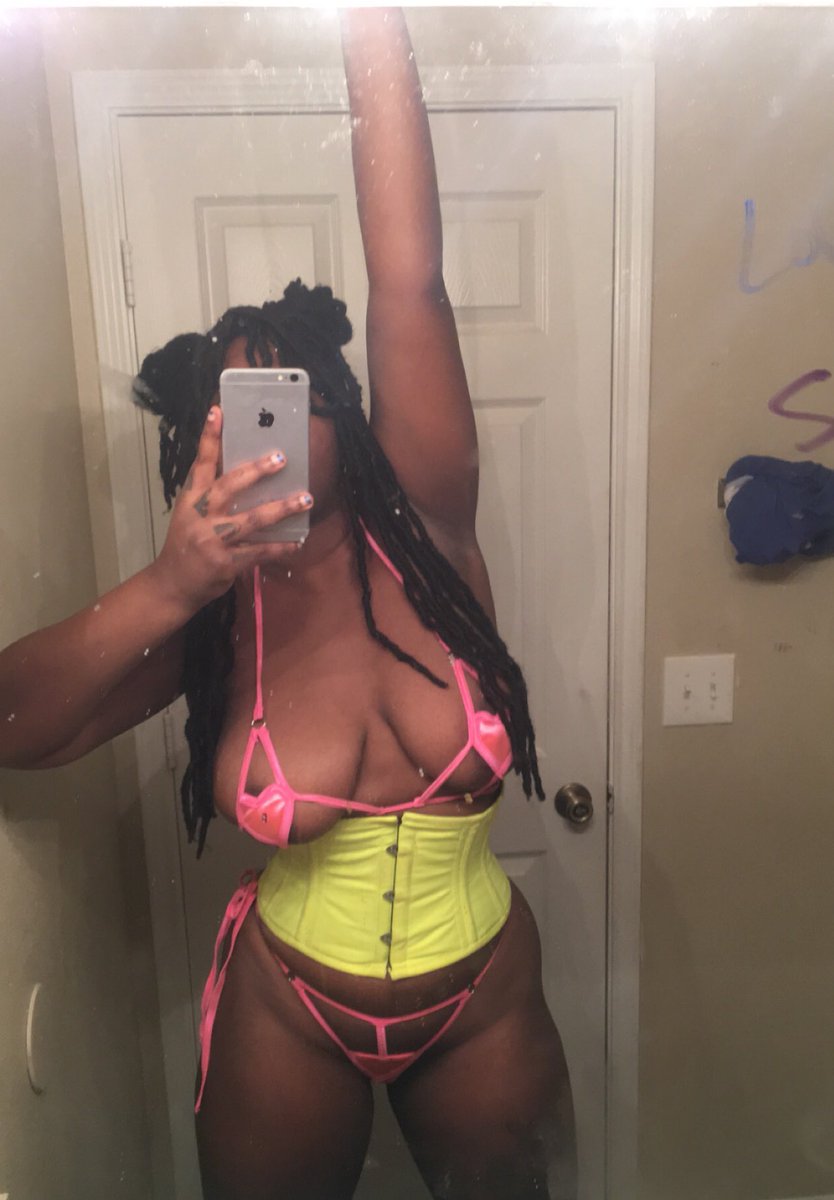 HoodRozzy's tweet photo. So far they eat our dust #neonguts #blackbarb #corsettraining ig @rockstarrozzy @rozzythegoddess https://t.co/ntrW2k9ikV