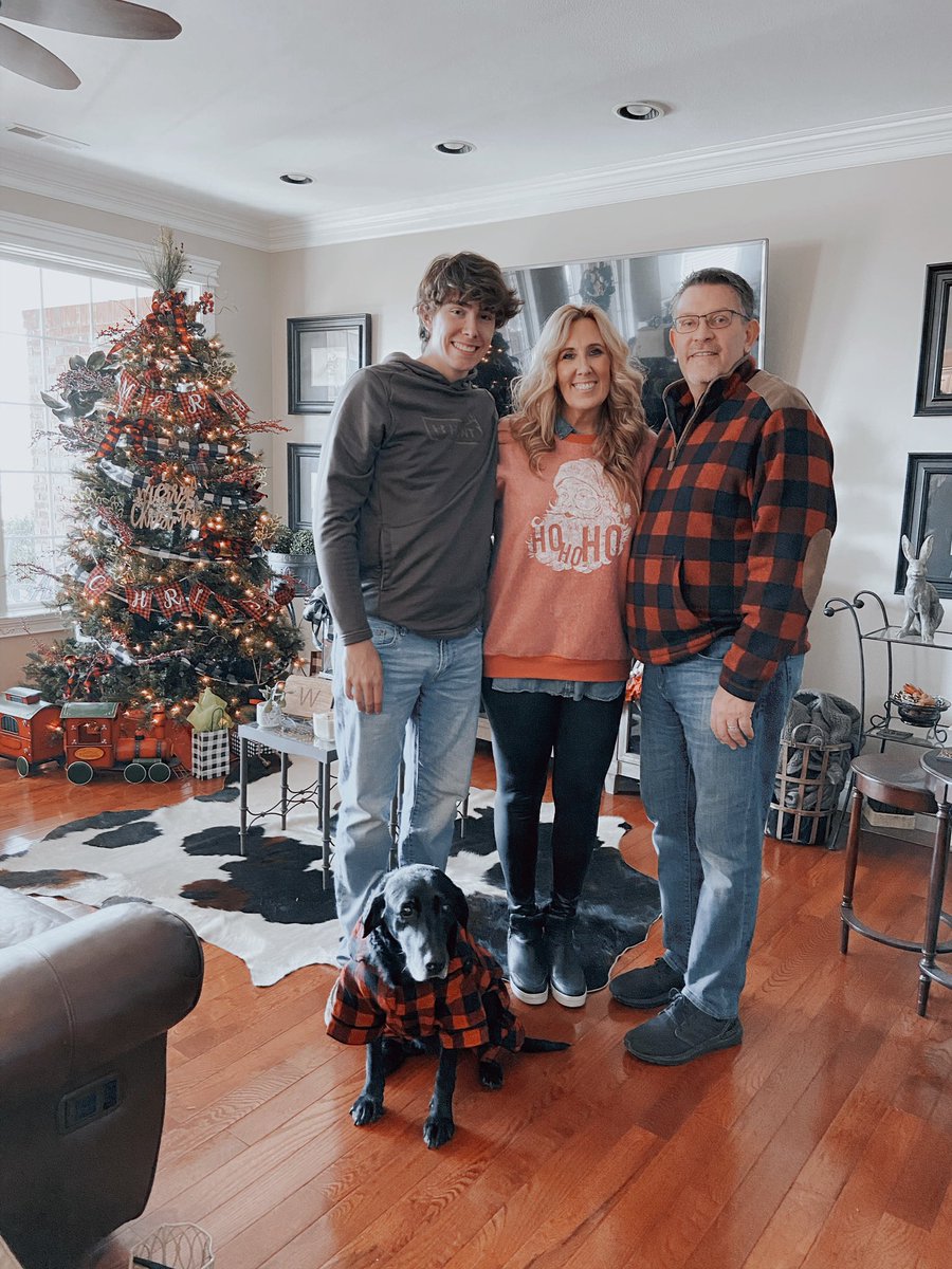 annemariewhitis's tweet photo. Merry Christmas &amp; Happy New Year ♥️ https://t.co/CGNfnQw1Ai