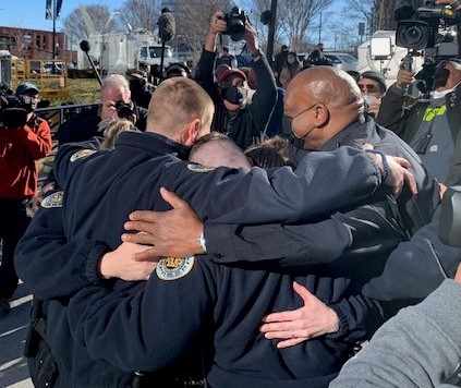 MNPDNashville's tweet image. Chief John Drake joined the five officers in an emotional group hug after this morning's news conference.