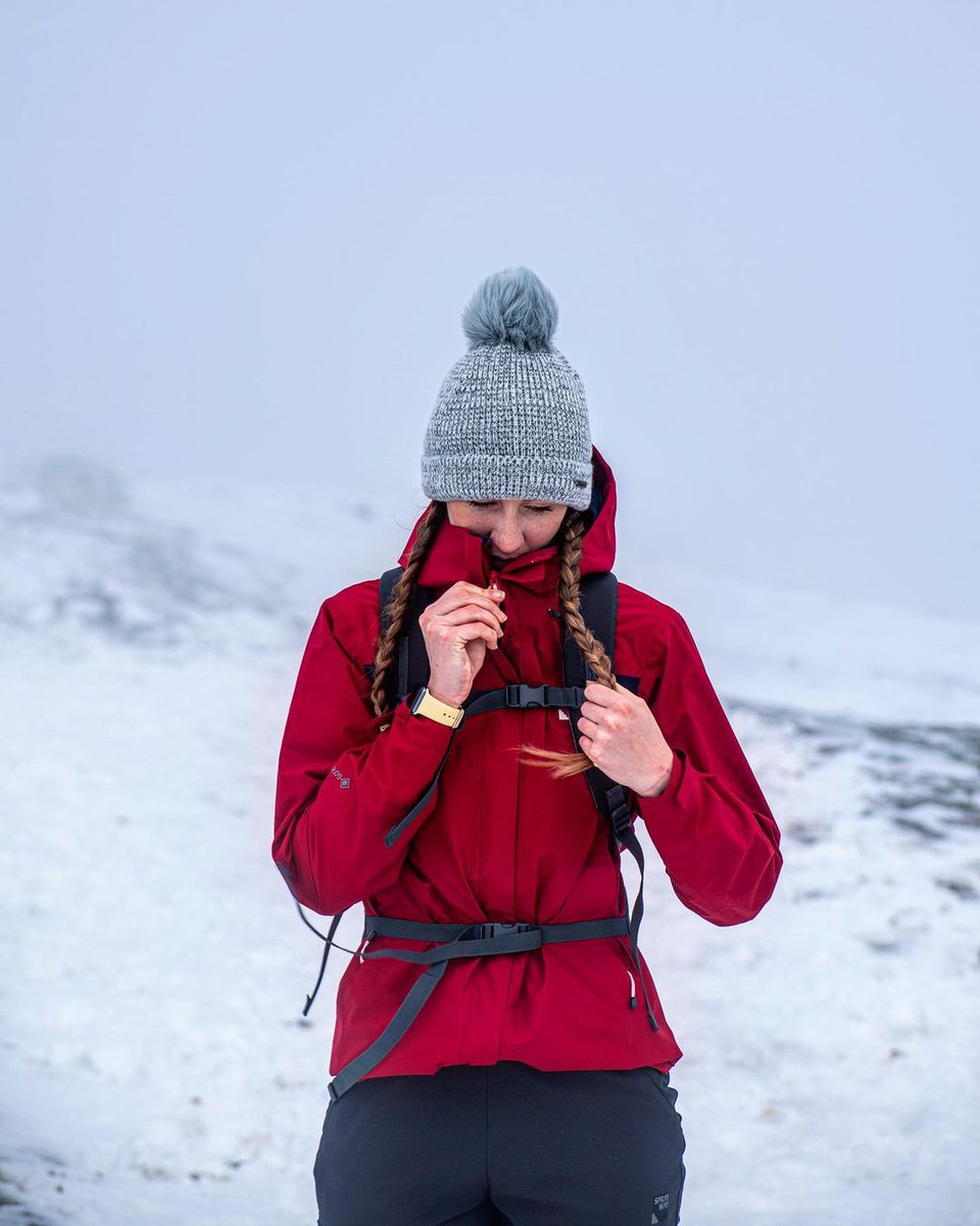 TrekmatesUK's tweet photo. 📷 @lottie_onthepeak
Looking very festive! ❄️
📍 Mam Tor, Peak District
#trekmates #melodyknithat #knittedhats #winterhats #drypack #hillwalking #hiking #mountains #walking #hikingadventures #outdoors #hills #peakdistrict https://t.co/LIFAcGn0jL