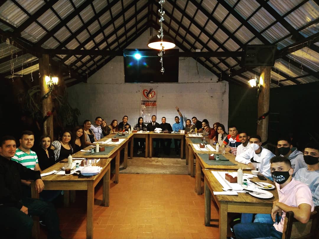 FundacionTCP's tweet photo. Cena de fin de año, Así concluye el año 2020 con cifras y balances positivos. Orgullosos de pertenecer a esta linda fundación su compromiso por el trabajo social y su comunidad. ❤️✨📈⚽
#FundacionTCP #TransformandoConPazion #CenaTCP #FindeAño #AfiliadoTCP https://t.co/F1PTmpoFfv
