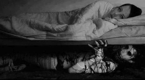 ماحصل مرة كنت نعسان وبتحاول تنوم وماقادر او بتسمع اصوات من الغرفة ولا برا ومرات بتكون متأكد انو مافي زول صاحي غيرك!!تابعوا الثريد.