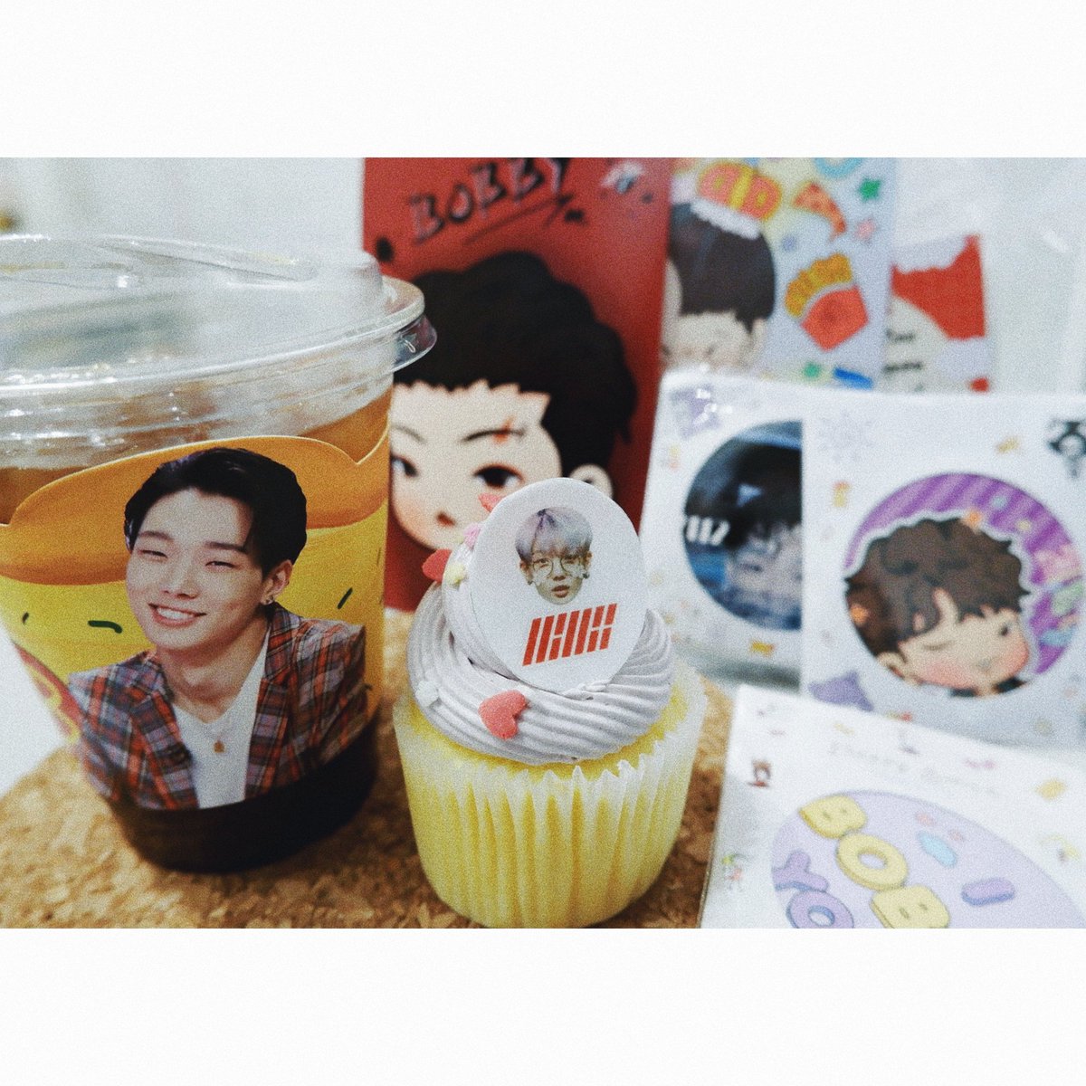 ssunflowersub's tweet photo. ลืมลงรูปไปเลย คาเฟ่น่ารักมากกกกก
#IndaeyoBOBBYday #PrettyBOBBYDay https://t.co/vvWeL94ccr