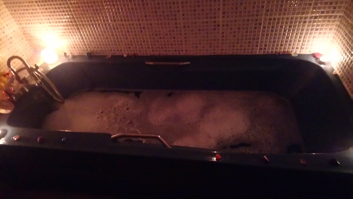 womannotfish's tweet image. Pampered myself with a lovely candlelit bath surrounded by crystals. I also managed not to set fire to my hair. #winningatlife #sundayvibes #selfcare #selfloveSunday #selflove #love #loveyourself #dating #datingtips #DatingAdvice