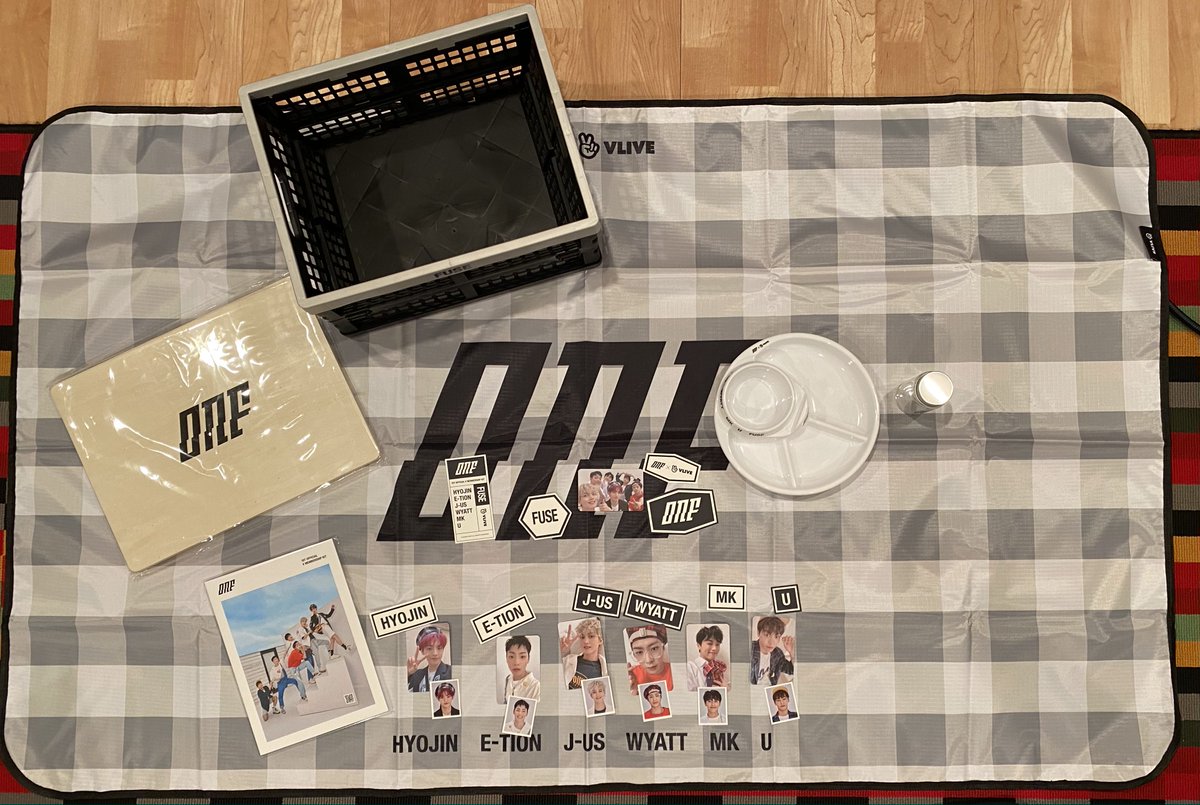 lightsongos's tweet photo. WTS ONF 1st Fanship Kit

✨member set (pc + id + sticker): $8 each
✨blanket: $15
✨wooden board: $7
✨photo book: $5
✨plate: $5
✨cup: $5
✨milk crate: $10
✨full kit: $60
dm to buy! prices don't include shipping!

#온앤오프 #Hyojin #Etion #J_US #Wyatt #MK #Yuto https://t.co/RLNhxeINgX