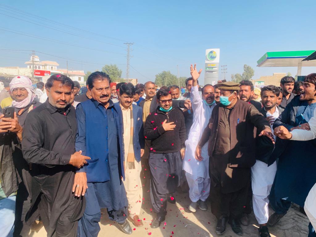 SohailBozdarPYO's tweet photo. #ZindaRahaygiBenazir
#27thDec2020
#Salam #SMBB
@BBhuttoZardari
@AseefaBZ
@MWassan1
@hallar_wassan
@HWassan https://t.co/i4oA2BrqFk