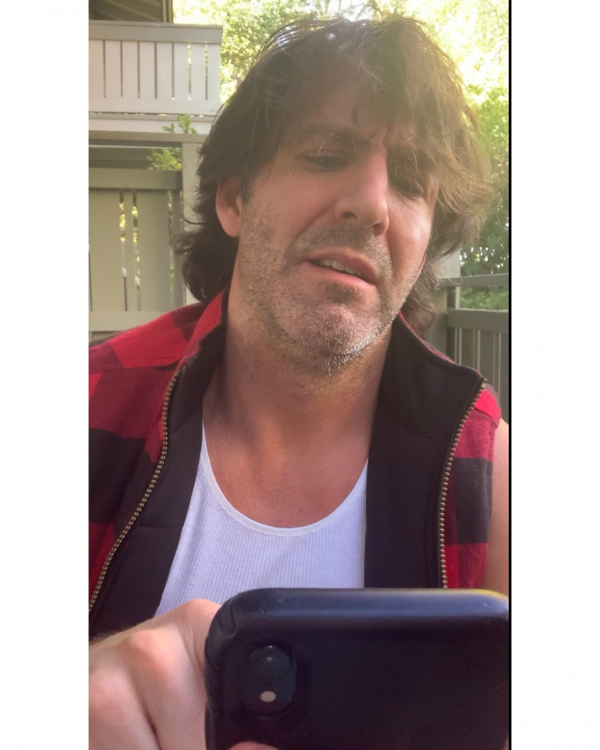 thedishpig's tweet photo. Not sure who needs to hear this but #tinder and #grinder are two very different t... https://t.co/AY4bHwFBXj https://t.co/ElluWkOzcz