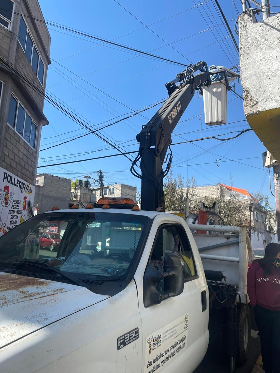 lgsancheza's tweet photo. @AdrianRubalcava @AlcCuajimalpa @efra5817 @NoelGuzman2212 @CuajimalpaDGSU El día de hoy vinieron a realizar la reparación de la lámpara. Les agradezco à todos la atención ☺️ https://t.co/1QImjJppRm