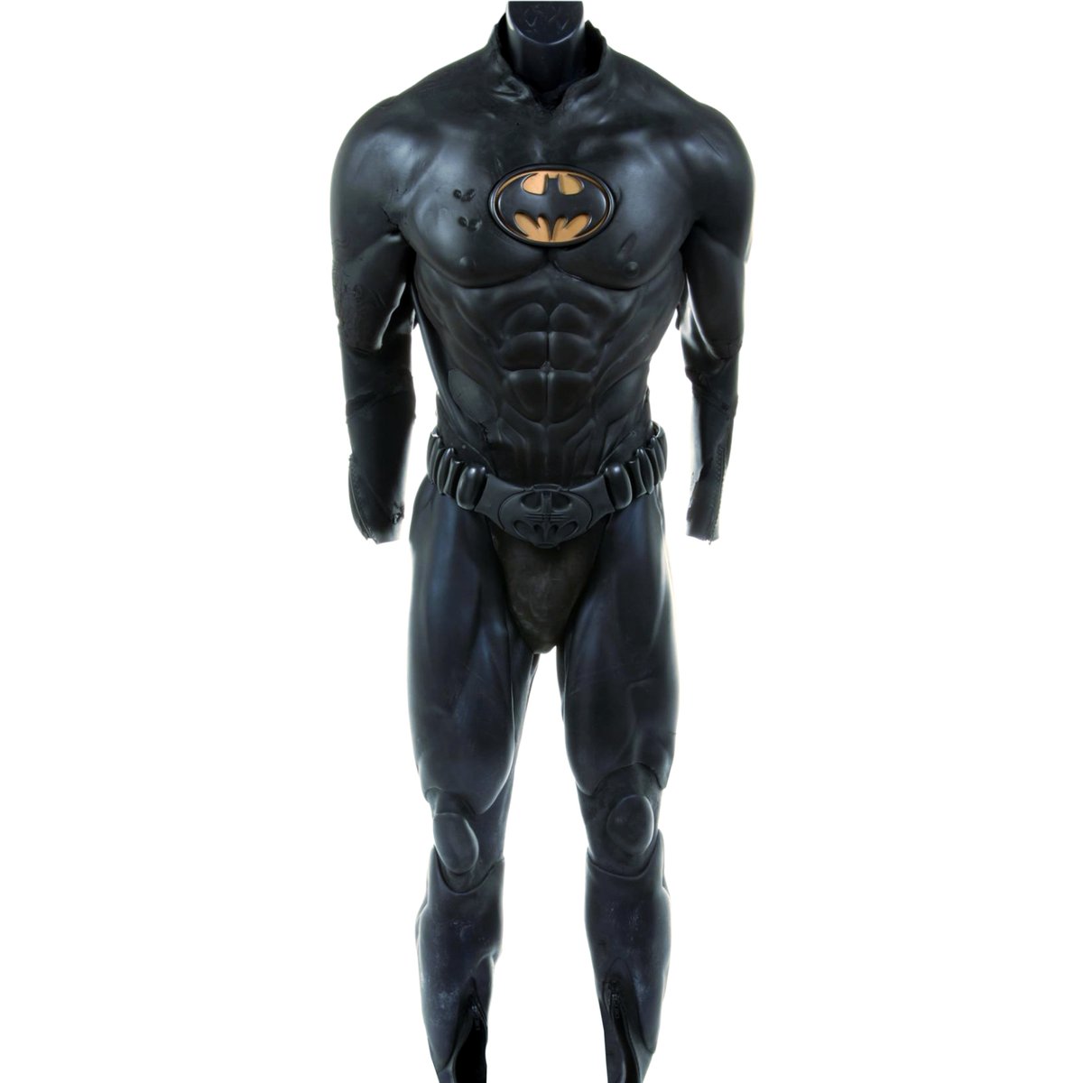 We're excited to announce that this Val Kilmer "Batman" Panther and Sonar suit pieces from Batman Forever (1995) just sold in our latest Hollywood Auction for $25,600! 🦇