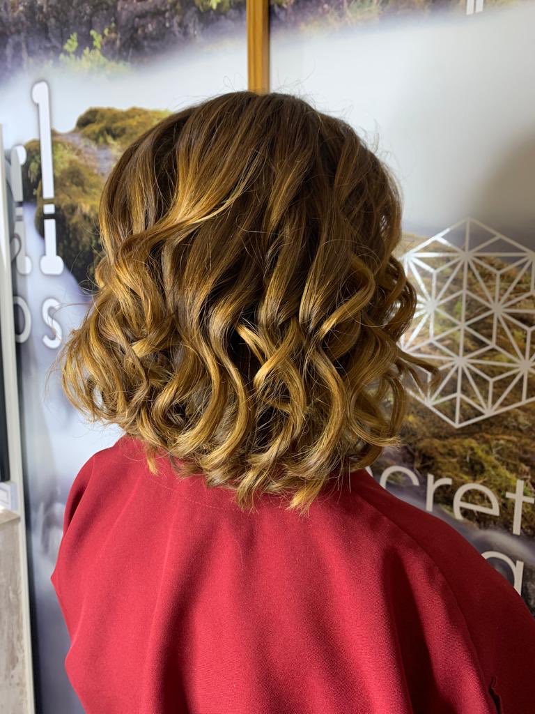 En Lobal con nuestra coloración consciente además de aportar color al cabello, también lo hidratamos y reparamos, para que puedas lucir un cabello sano 🍃<a href="/secretosdelagua/">secretosdelagua</a>