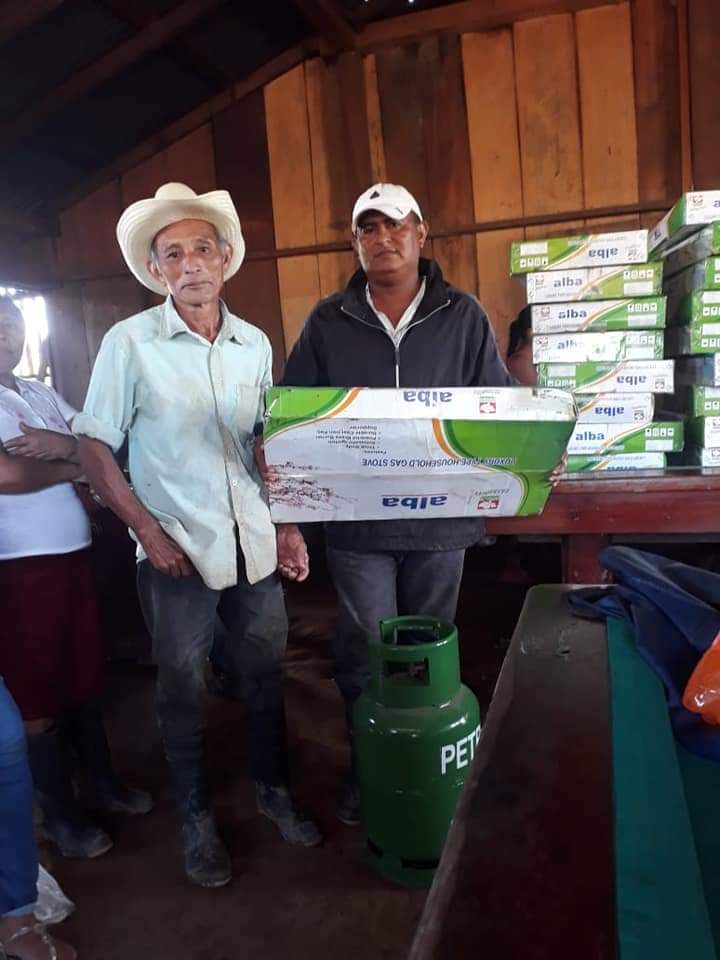 El Gobierno de Nicaragua entregó kit de cocina y tanque en apoyo a  familias campesinas, en el Municipio de Prinzapolka en las Comunidades de Corozo Centro, Corozo Vega, Nasawe, San José Corozito y Bruno.

#LibertadDignidadFraternidad
#LaPazEsFelicidad
#TE21