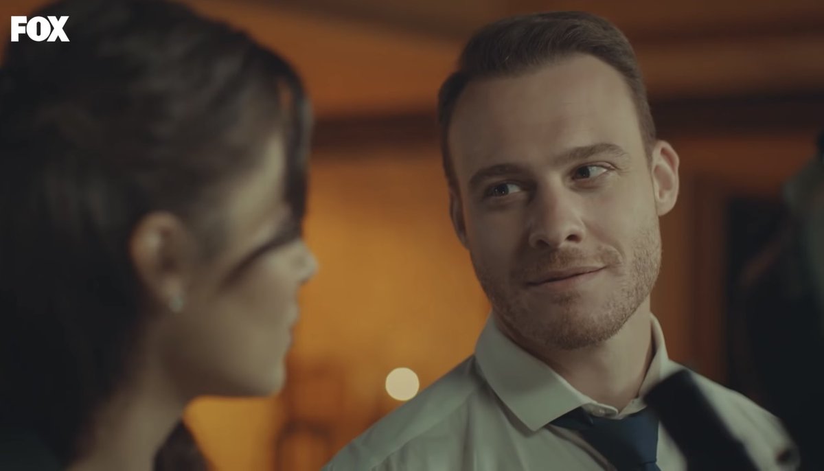 Bölüm 3Hands clasped around waist dancing + star gazing