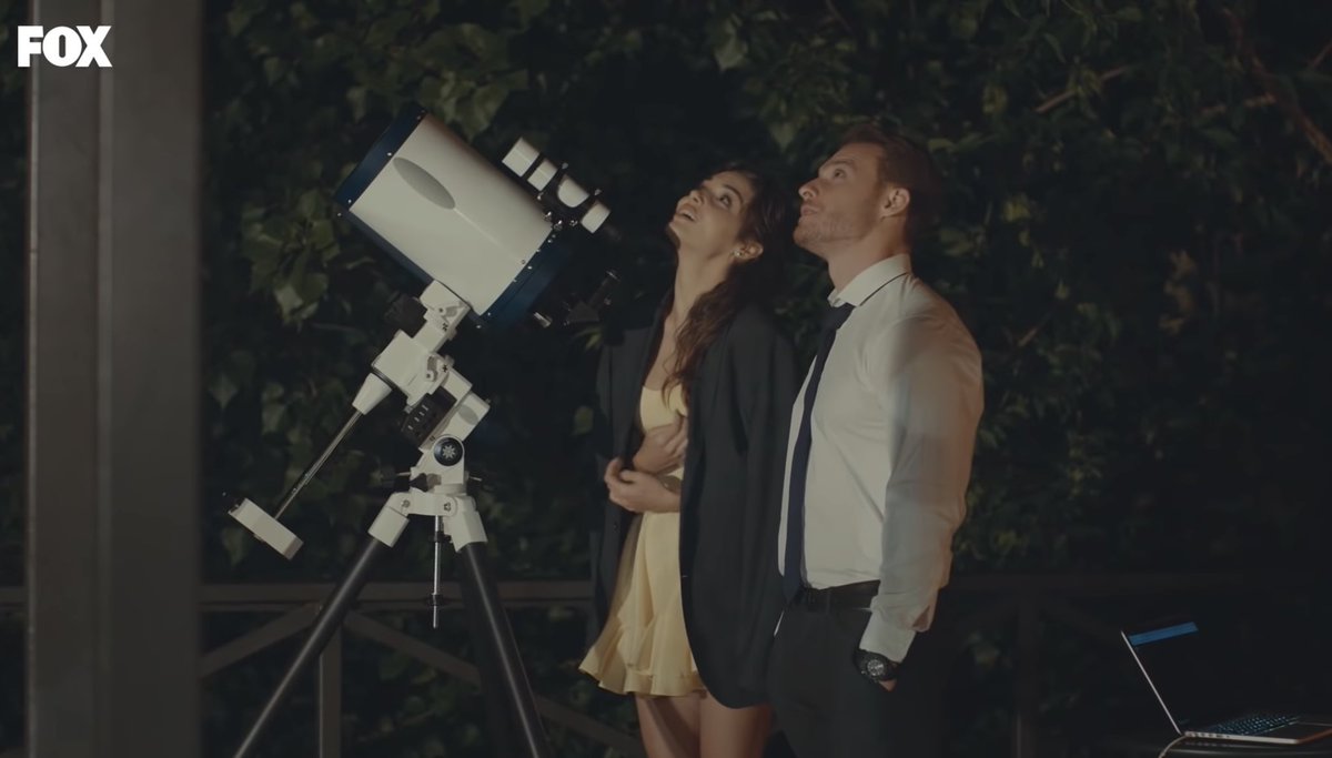 Bölüm 3Hands clasped around waist dancing + star gazing