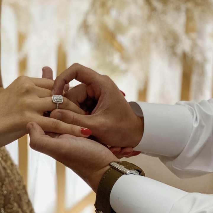 ثم يرسل الله للك شخصا يحبك اكثر من نفسه، تحلو معه الحياة،تكون قادرا على مواجهة هذا العالم معه .. فقط قل ياارب❤💍.