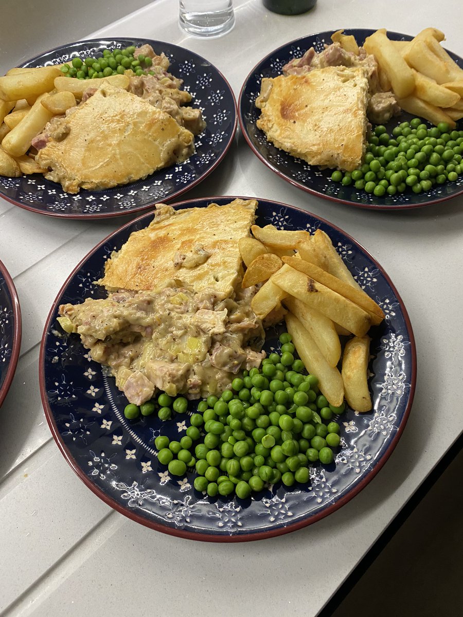 colburroughes's tweet photo. Leftover Turkey & Ham pie.
Prep to @shedseven #InstantPleasures
Cook to @wearejames #LivingInExtraordinaryTimes
Eat to @doves #TheUniversalWant
😋 https://t.co/1AFkITcECe