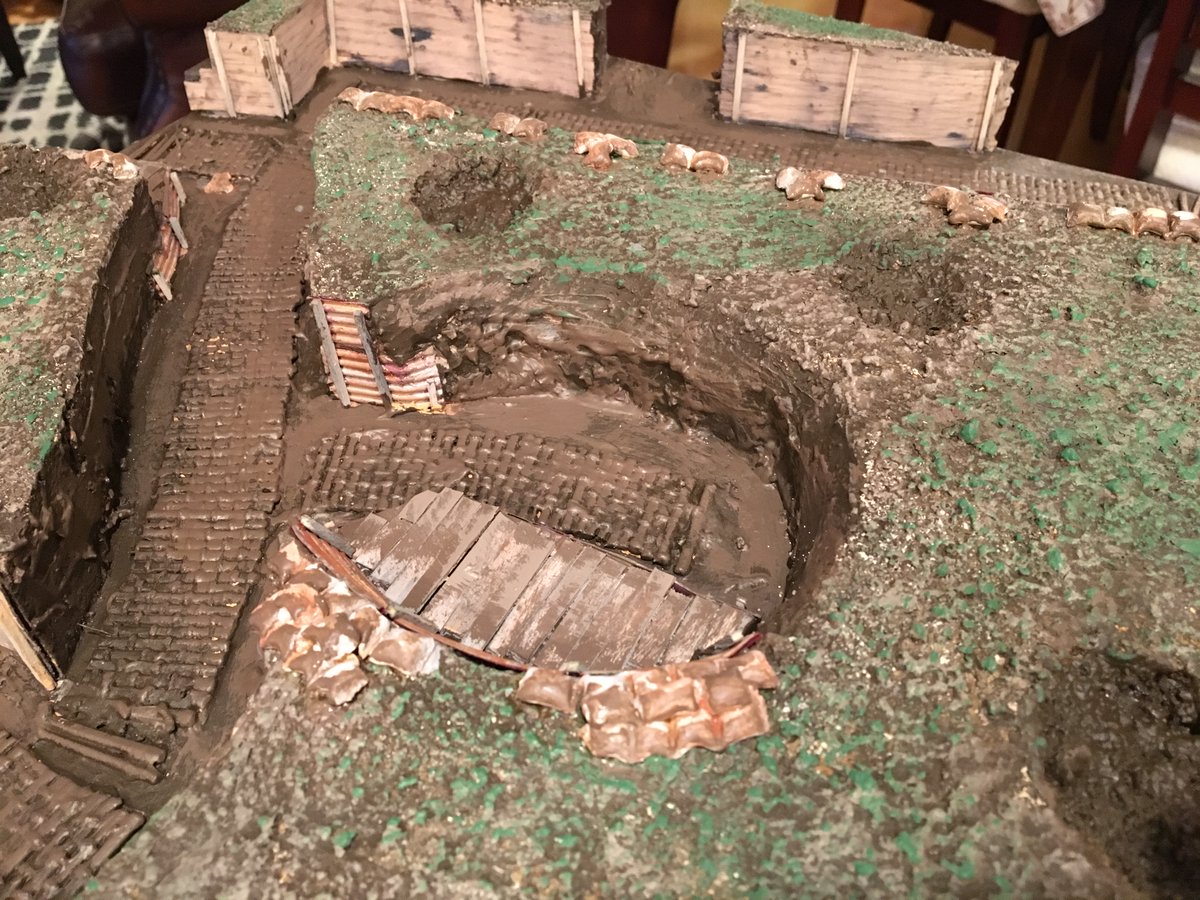 I dry brushed a little green paint so it's not all brown. Also washing the sandbags with brown or grey paint. Finding what color WW1 sandbags proved a tad difficult.