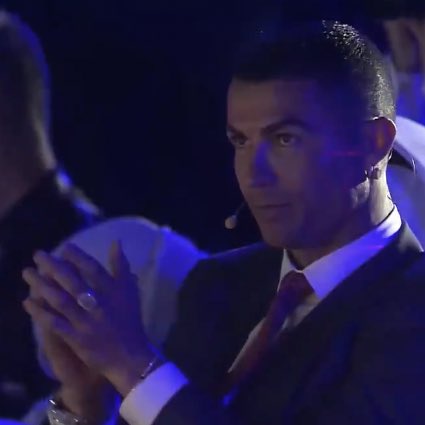 AdriRM33's tweet photo. La reacción de Iker y Cristiano cuando el Real Madrid ha sido nombrado mejor equipo del mundo. ❤️ https://t.co/Jxno6vom2c