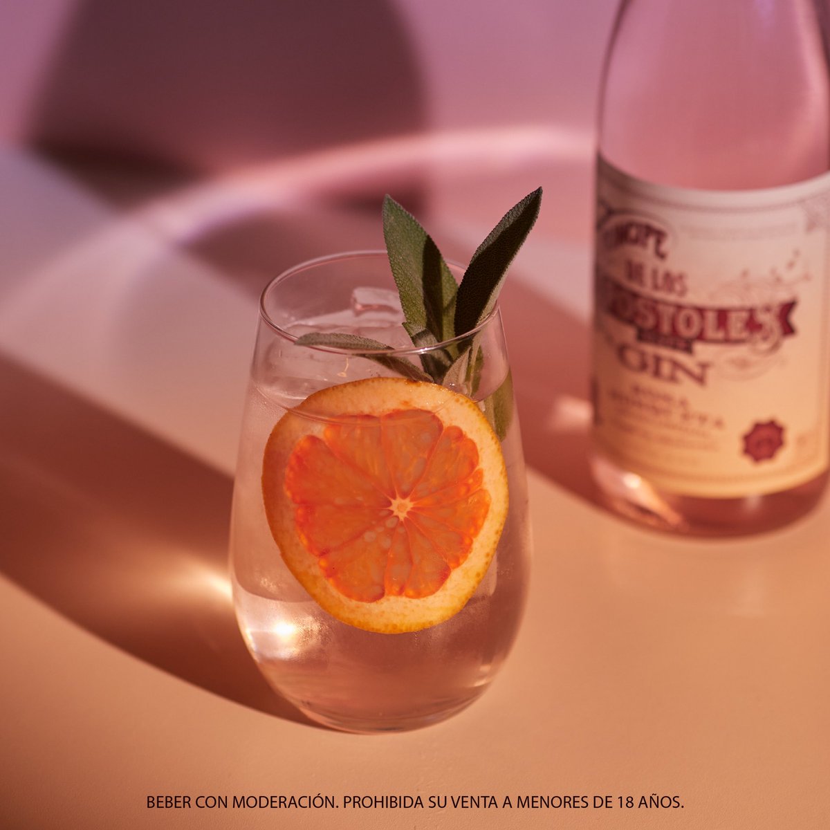 Nuevo sabor color atardecer. Nuevo Príncipe de los Apóstoles Gin Rosa Mosqueta.
.
50 ml de Gin Principe de los Apóstoles Rosa Mosqueta 
Completar con Tónica Pulpo Blanco
Slice de pomelo rosado y hojas de salvia.