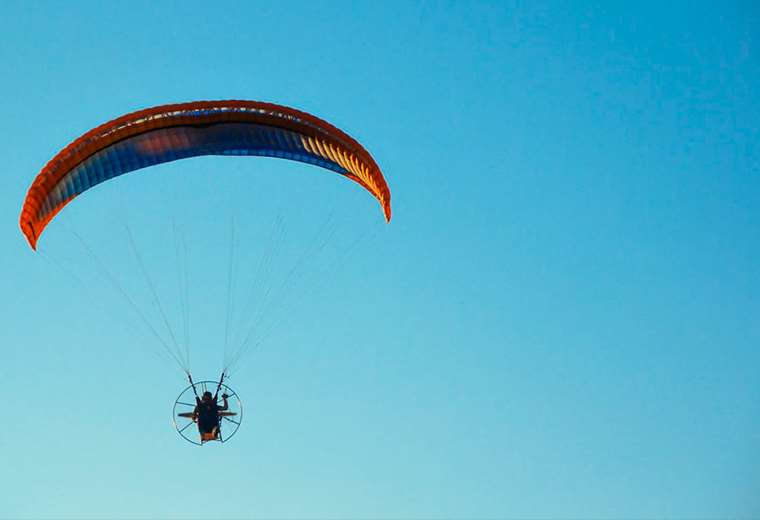 Telenoticias7's tweet photo. Extranjero fallece mientras practicaba paramotor en Puntarenas https://t.co/McziI0mu6e https://t.co/u7vW0914R7