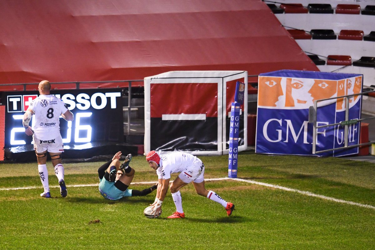 TOP 14 Rugby (@top14rugby) on Twitter photo #BoxingDayRugby #RCTASM
Au beau milieu des colosses Gabin Villière a su se faufiler 🐍 L'ailier du <a href="/RCTofficiel/">RCT – Rugby Club Toulonnais</a> est l'homme de cette première mi-temps avec son doublé (14-9) 🪖📸👇 #BoxingDayRugby #RCTASM
Au beau milieu des colosses Gabin Villière a su se faufiler 🐍 L'ailier du <a href="/RCTofficiel/">RCT – Rugby Club Toulonnais</a> est l'homme de cette première mi-temps avec son doublé (14-9) 🪖📸👇
