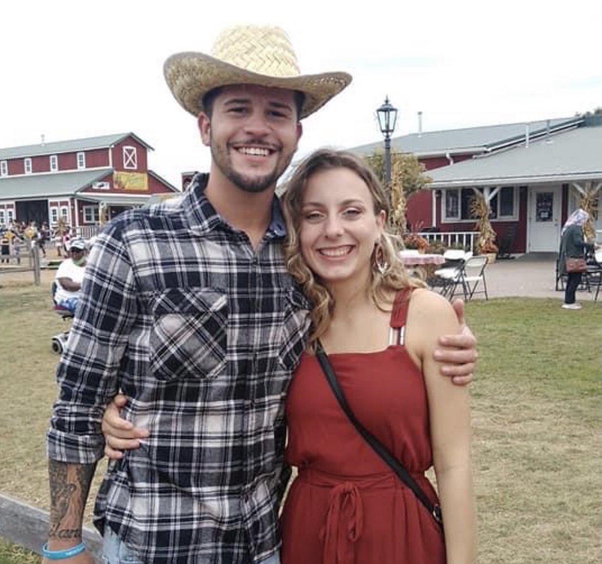 WilliamProulx15's tweet photo. A throwback to when it was a little warmer and I watched a couple country movies 🤩🤣
#RealEstate #realtors #powercouple #HomeSweetHome #HolidaySeason #michigan #downriver #country #motivate #begreat #BETODAY #Motivation #WilliamsToday #shedsomelight #inspiration https://t.co/4ptEuEmGE5