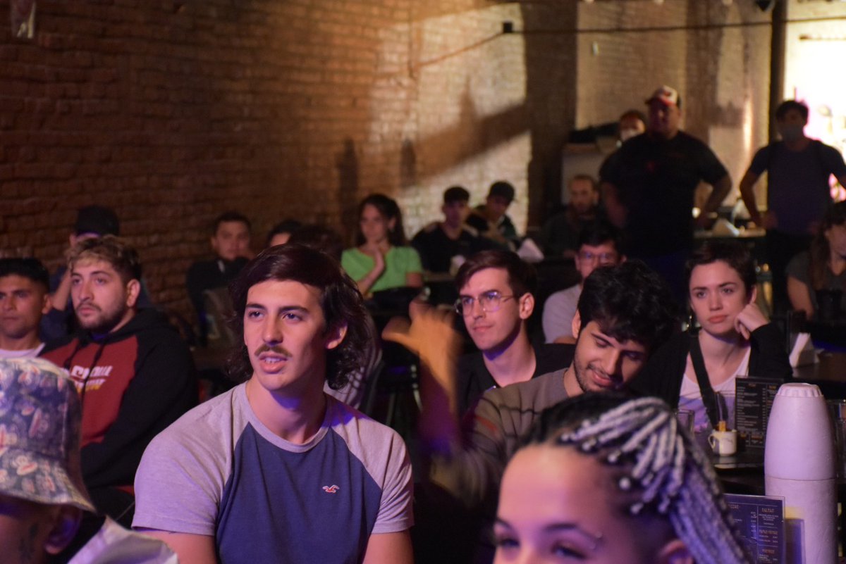 DemosCCE's tweet image. DEMOS FREESTYLES

Hace unos días recibimos en nuestro escenario la séptima fecha de #CuarentenaFree. 
La primera con público en este 2020. 7 batallas 14 competidores y una tarde a sala llena a puro freestyle! Nos anotamos para la 4ta Temporada! 😎🎤

 #Demos2020