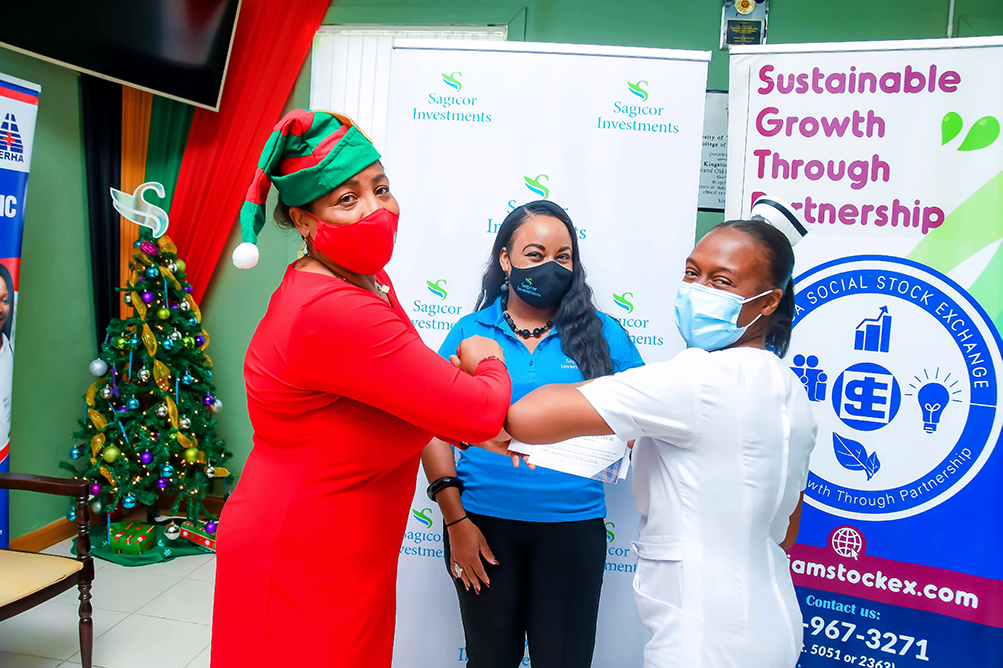 JSSExchange's tweet image. To join us in our #10DaysOfGiving and help us express appreciation and gratitude to these and other everyday heroes, feel free to contact us at jsse@jamstockex.com, 876-967-3271 or 876-322-4505.
#HealthWorkers #JSSE #SocialImpact #GoodCorporateCitizen #DonateForImpact