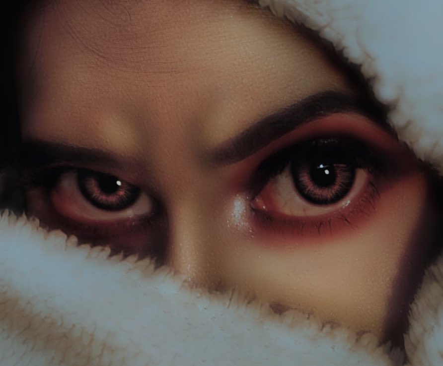 byskyie's tweet photo. "Window" Conceptual Self portrait
•
"There are things that are not said with words, but are shouted with the eyes. What is your window showing?
•
#krishnawithwacom #krishinavr #surrealism #photography #photographer #adobephotoshop https://t.co/rwKShrtFLC