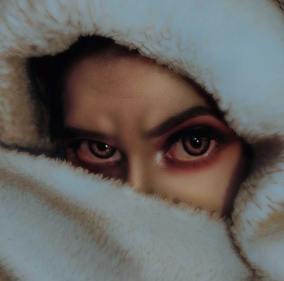 byskyie's tweet photo. "Window" Conceptual Self portrait
•
"There are things that are not said with words, but are shouted with the eyes. What is your window showing?
•
#krishnawithwacom #krishinavr #surrealism #photography #photographer #adobephotoshop https://t.co/rwKShrtFLC